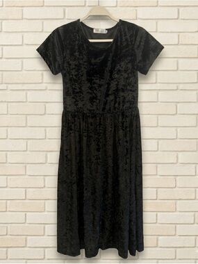 NWOT!! Black Velvet Short-Sleeve Midi Dress by Sign Here